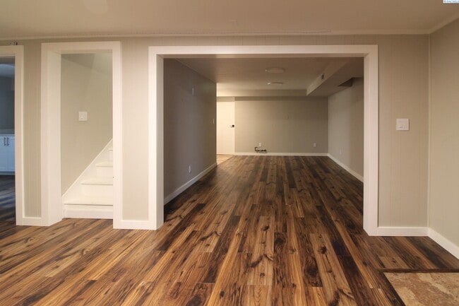 Building Photo - 4 BD, 4 BA House in Kennewick- Views of th...