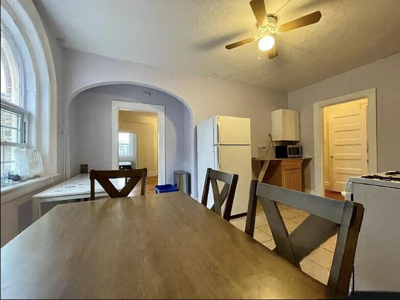 Building Photo - 186 Naples Rd