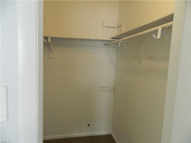 Building Photo - Brandon