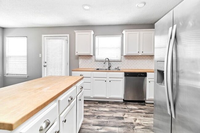 Building Photo - Beautiful 3-Bedroom Home in Fishers