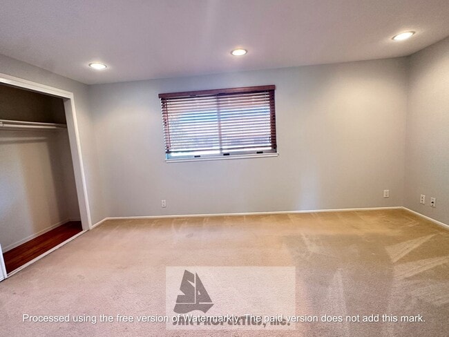 Building Photo - Modern La Cuesta Corner Townhome Near Down...