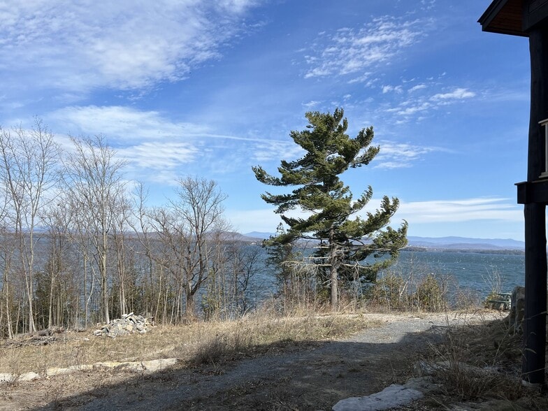 Building Photo - 2226 Lake Shore Rd