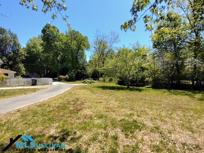 Building Photo - 101 W Roosevelt St