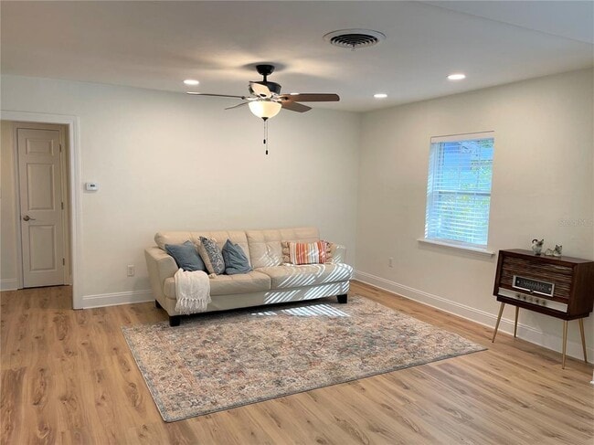 Building Photo - 309 W Palm Dr