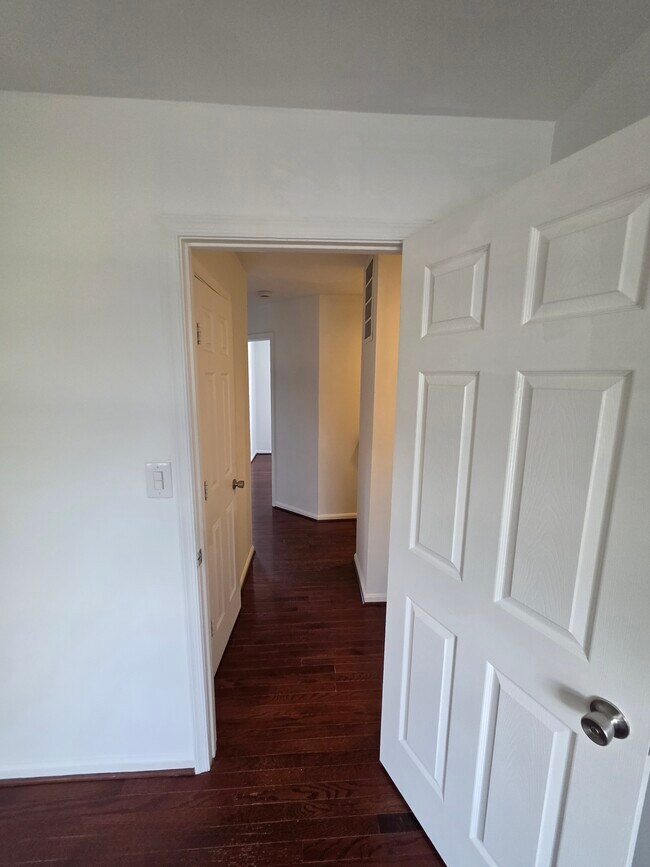 Building Photo - 406 Knollwood Ct