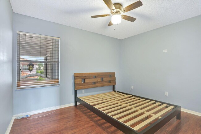 Building Photo - 6144 NW 78th Ct
