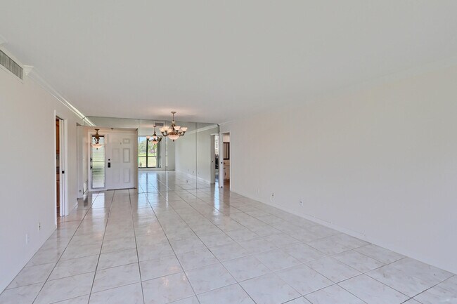 Building Photo - 5390 Woodland Lakes Dr