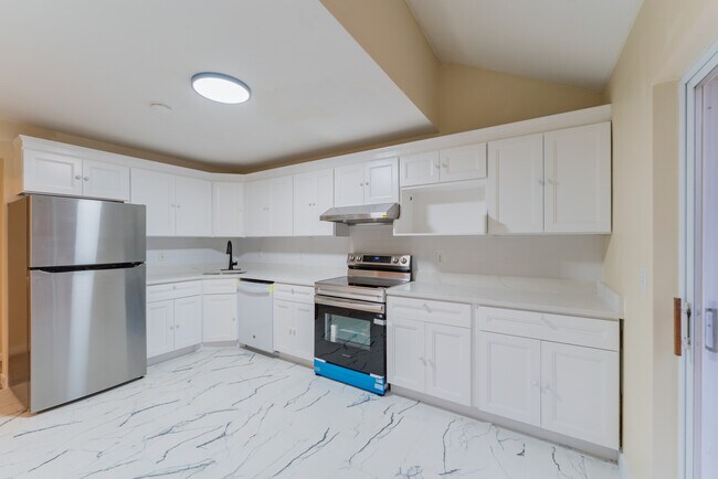 Building Photo - 208 Castlewood Dr