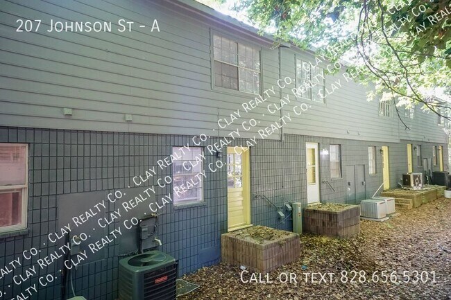 Building Photo - 207 Johnson St