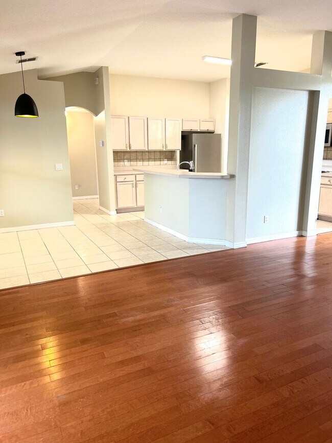 Building Photo - 4 BEDROOM - GATED TWIN LAKES SUBDIVISION -...