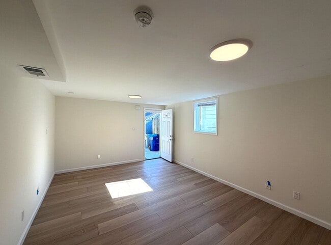 Building Photo - 860 Olive Ave