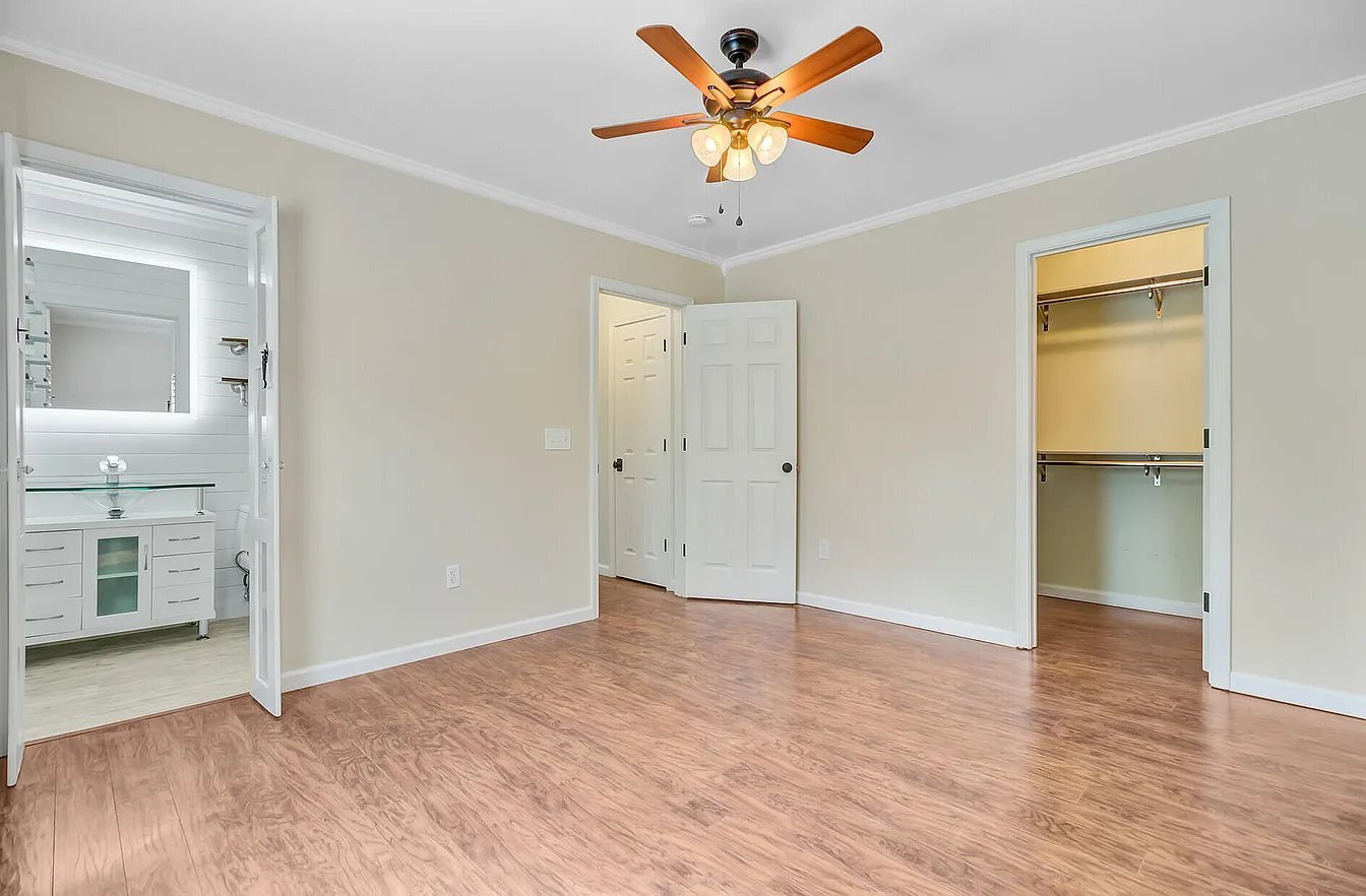 Building Photo - 236 Emerald Isle Dr