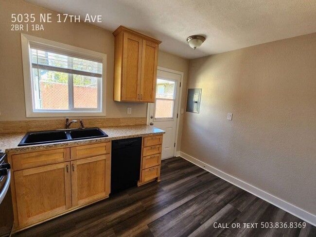 Building Photo - 5035 NE 17th Ave