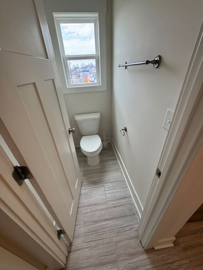 Building Photo - Coming Soon! Nice townhome in convenient East Nashville location!