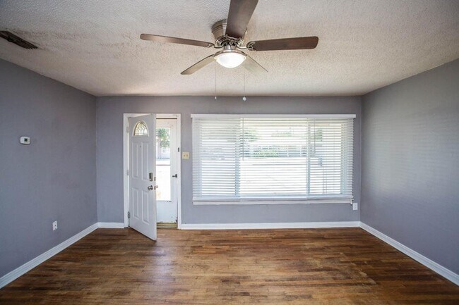 Building Photo - Available Now or for Summer 2025 PreLease!