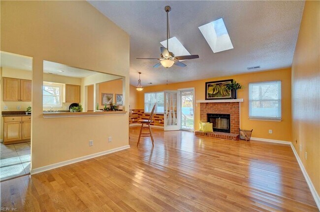 Building Photo - 624 Willow Bend Dr