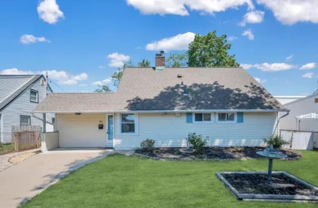 Primary Photo - 31 Gleaner Ln