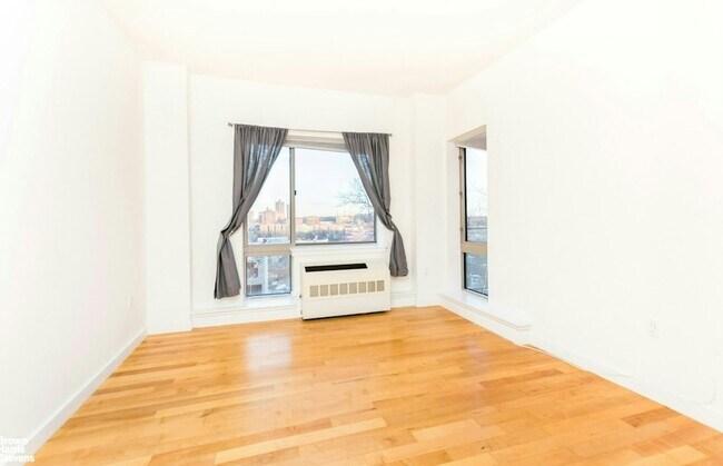 Building Photo - 3585 Greystone Ave