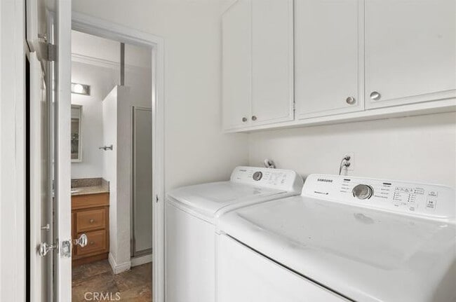 Building Photo - 5634 Ponce Ave