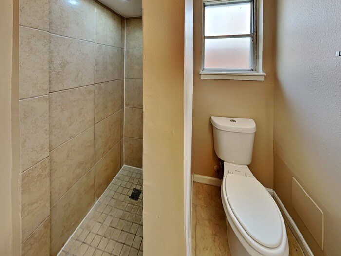 Building Photo - 407 Harold Ln