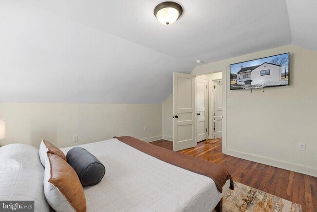 Building Photo - 701 S 2nd St