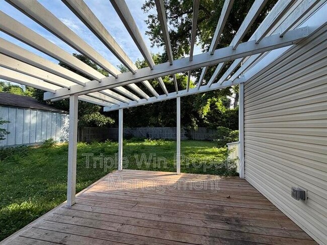 Building Photo - 1332 Langholm Dr