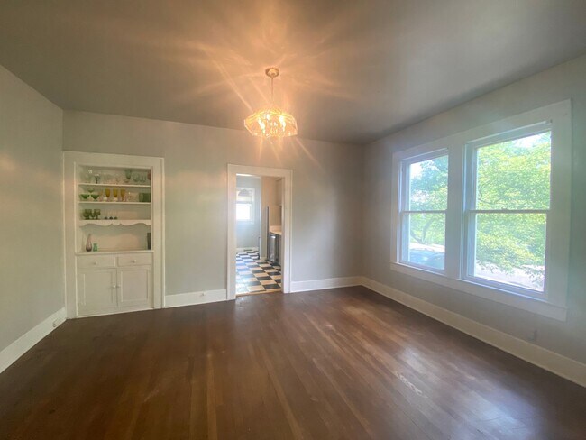 Building Photo - Walling