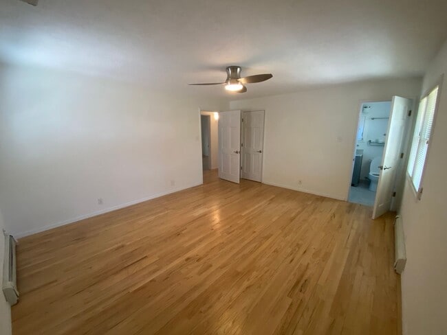 Building Photo - Large 4-Bedroom
