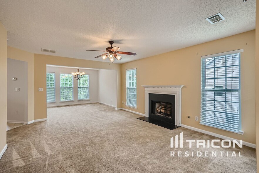Building Photo - 5519 Village Ridge
