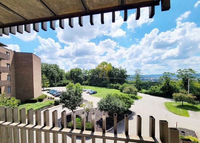 Interior Photo - Spyglass