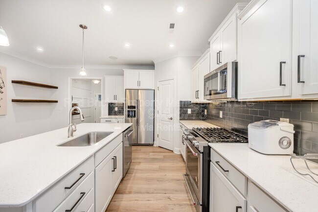 Building Photo - 19016 Yellow Birch Dr