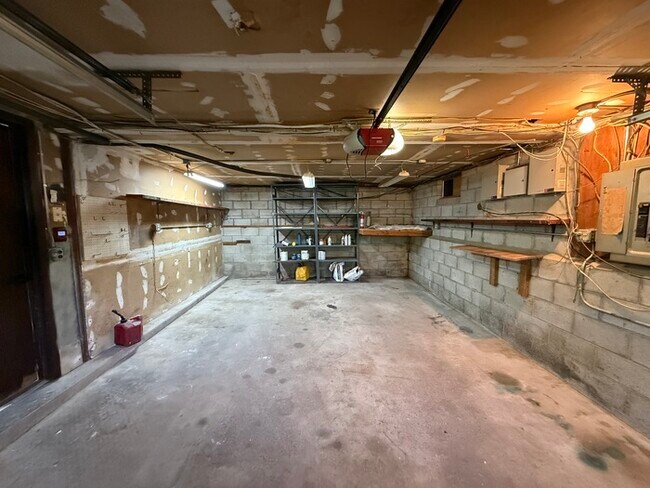 Building Photo - 8 Abbott Dr
