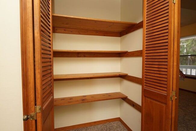 Building Photo - Waterfront Townhome in Central Niceville