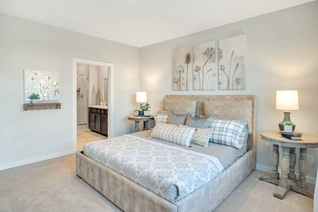 Building Photo - Stunning unit in 55+ community