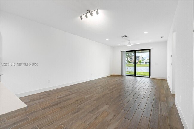 Building Photo - 7305 Ivory Spring