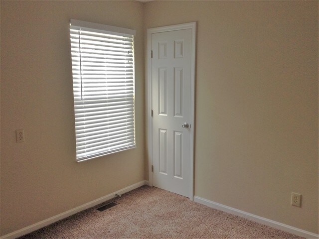 Building Photo - 3684 Bristol Lake Dr