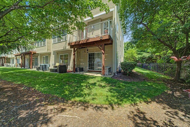 Building Photo - 180 Blue Heron Dr