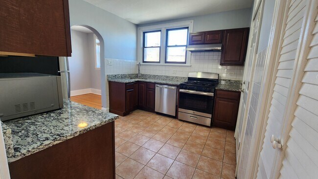 Building Photo - 6111 N Washtenaw Ave