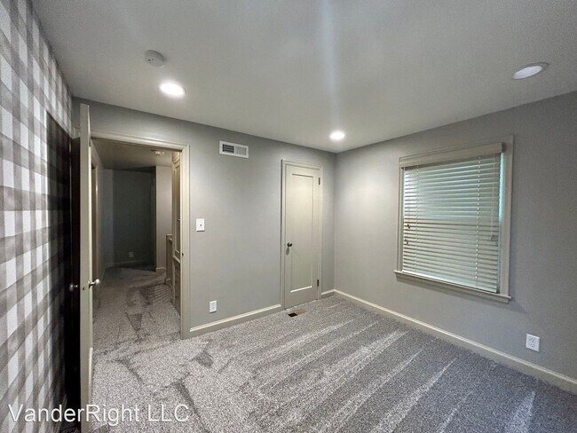 Building Photo - 3 br, 1 bath House - 1501 S Carter Pl