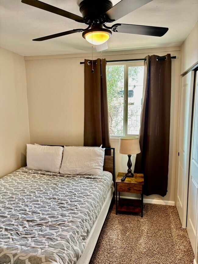 Building Photo - Three bedroom, Two bath