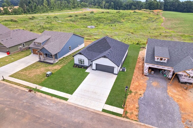 Building Photo - BRAND NEW Open Concept Ranch!