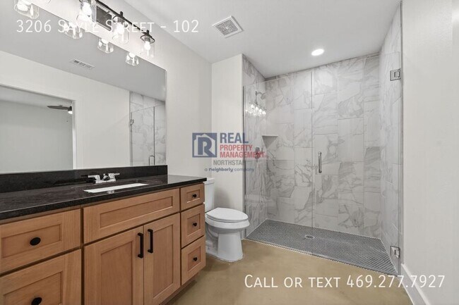 Building Photo - 3206 Sayle St