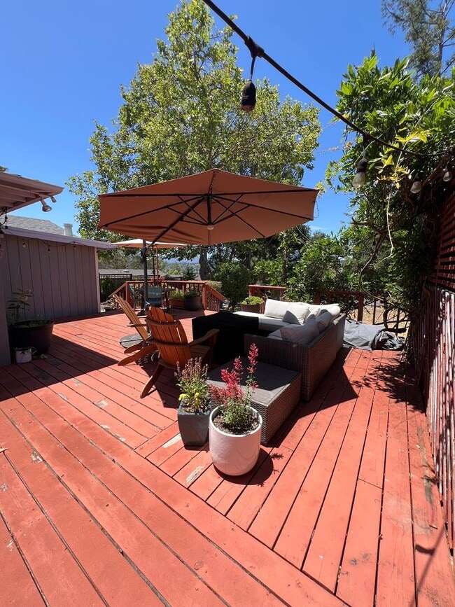 Building Photo - Beautiful 3 Bedroom Home in Scotts Valley — Spacious Yard & Ideal Location!
