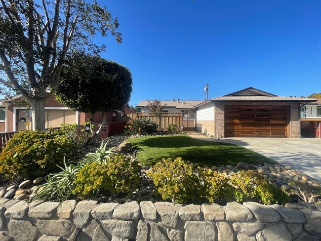 Primary Photo - SAN JOSE - Beautifully Maintained 2/1 Sing...