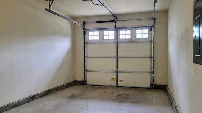 Building Photo - 450 Maylea Pl