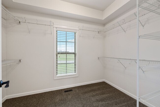 Building Photo - 4 Bedroom Pet Friendly Home For Rent!