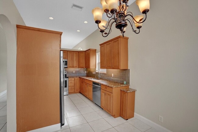 Building Photo - 16658 La Mesa Dr