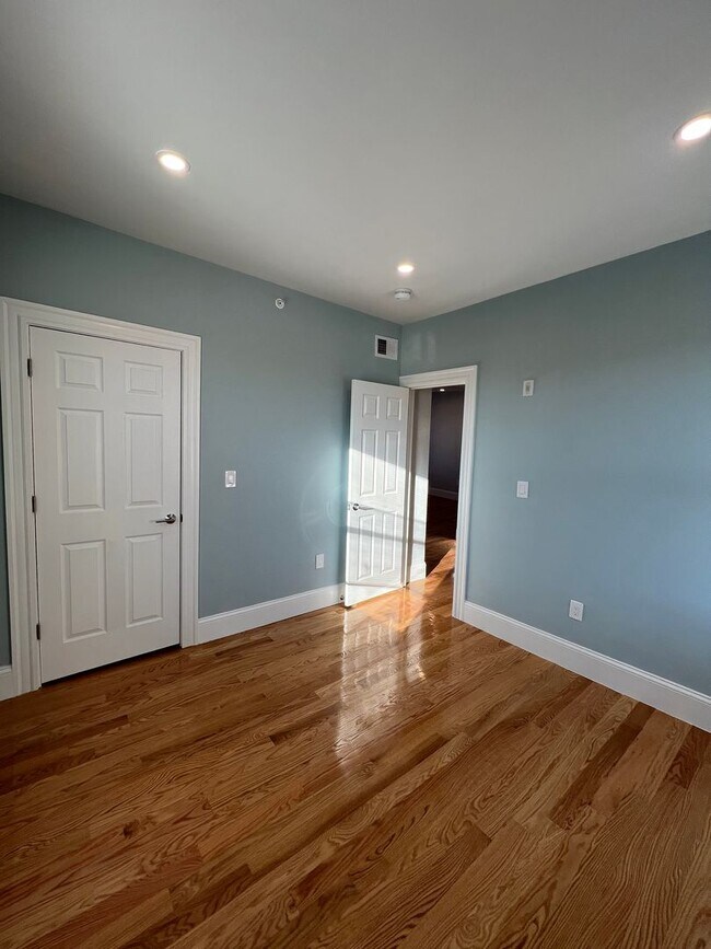 Building Photo - 73-75 Winchester St