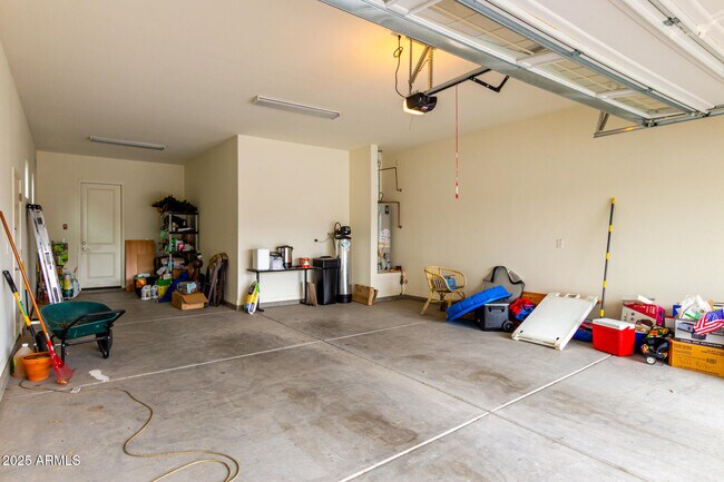 Building Photo - 17826 W Gold Poppy Way