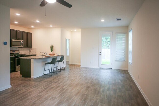 Building Photo - 27638 Mesabe Dr